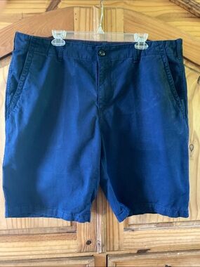 Men Gap Khakis Lived In Short navy blue shorts size 40